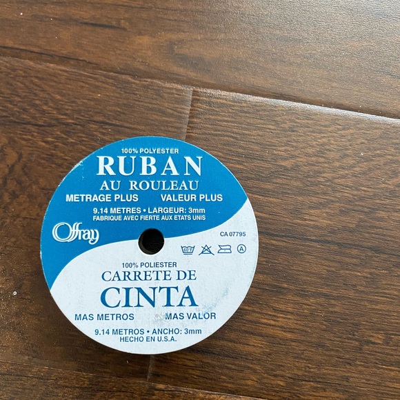 Pink ribbon spool - Picture 3 of 3